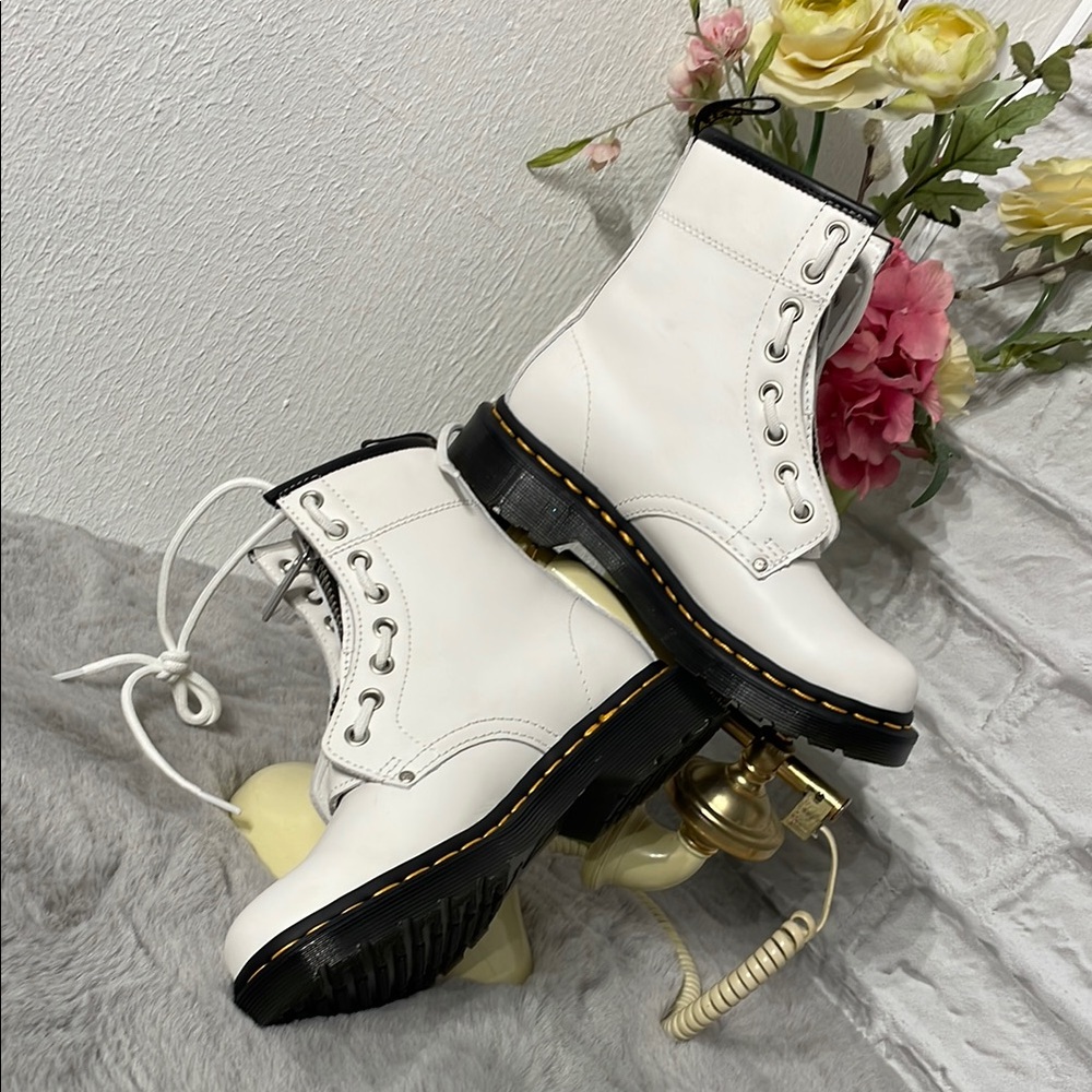 Ladies. Dr. Martens White Combat Boots with Chunky Sole. NWOT